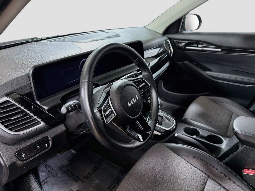Used 2024 Kia Seltos S AWD/4WD image 11