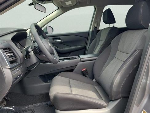 Used 2024 Nissan Rogue SV AWD/4WD image 16