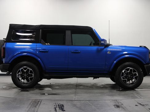 Used 2023 Ford Bronco Outer Banks image 3