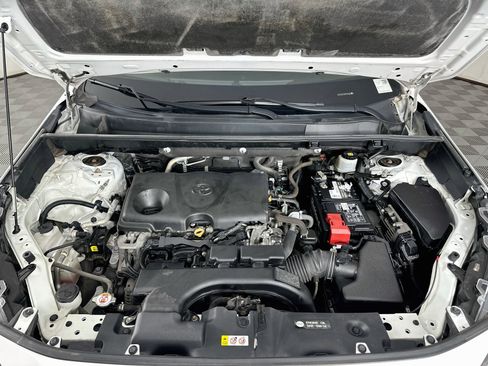 Used 2021 Toyota RAV4 LE AWD/4WD image 30