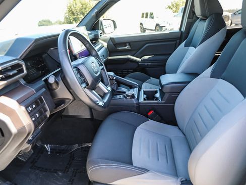 Used 2024 Toyota Tacoma TRD Off-Road AWD/4WD image 17