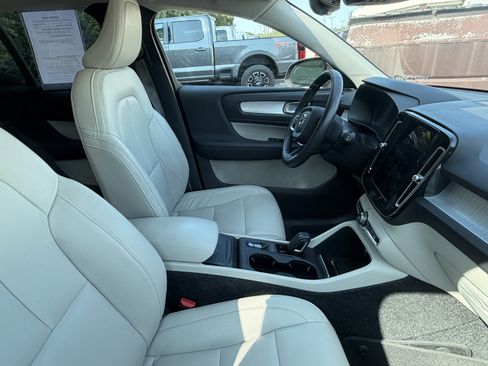 Used 2021 Volvo XC40 T5 Momentum w/ Premium Package AWD/4WD image 7