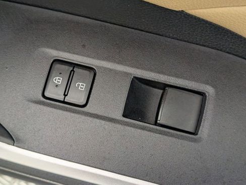 Used 2019 Toyota RAV4 LE image 29