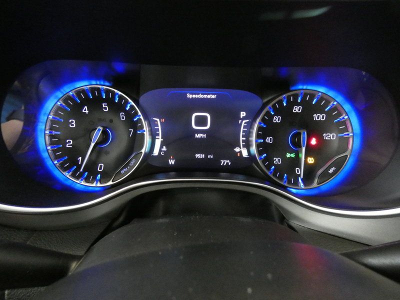 Used 2024 Chrysler Pacifica Pinnacle FWD image 25
