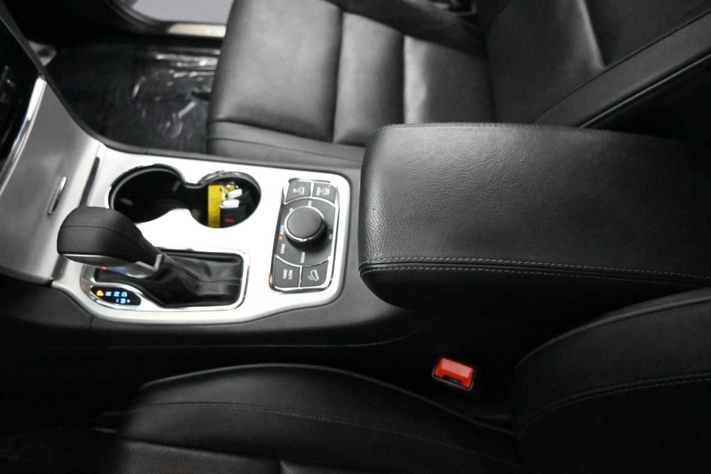 Used 2019 Jeep Grand Cherokee Summit AWD/4WD image 16