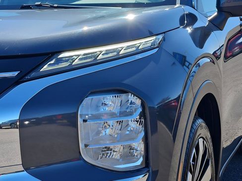 Used 2025 Mitsubishi Outlander SE image 8