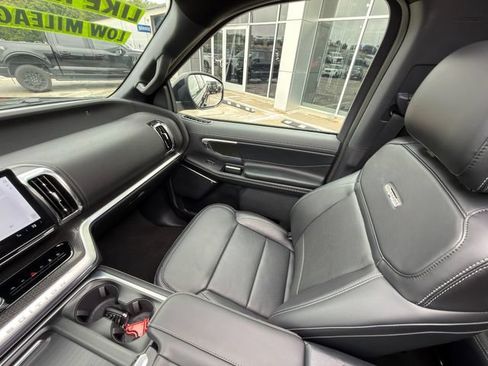 Used 2025 Ford Expedition Max Platinum w/ Stealth Performance Package AWD/4WD image 31