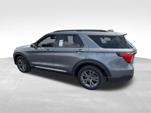 Used 2025 Ford Explorer Active w/ Active Comfort Package AWD/4WD image 7
