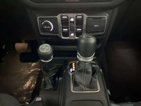 Used 2024 Jeep Wrangler Unlimited AWD/4WD image 61