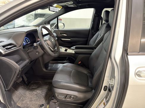 Used 2025 Toyota Sienna Limited AWD/4WD image 6