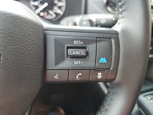 Used 2025 Nissan Rogue SV FWD image 30
