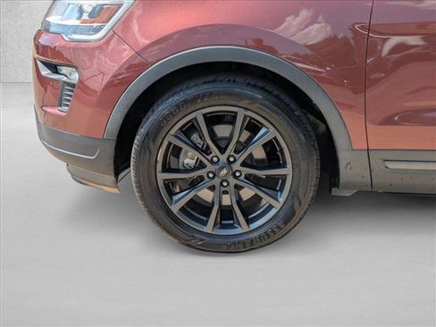 Used 2018 Ford Explorer XLT w/ Equipment Group 202A FWD image 24