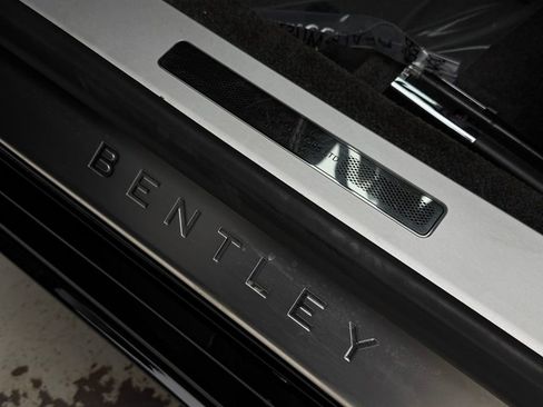 Used 2020 Bentley Flying Spur W12 image 19