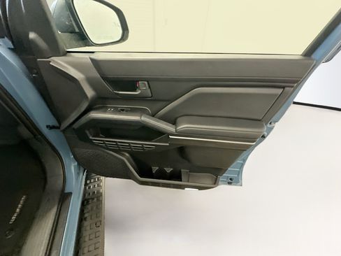 Used 2025 Toyota 4Runner SR5 AWD/4WD image 32