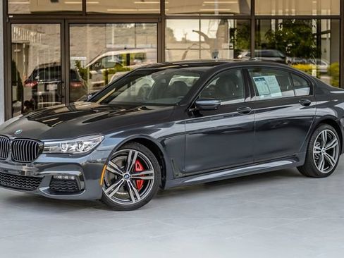 Used 2019 BMW 740i w/ M Sport Package RWD image 2