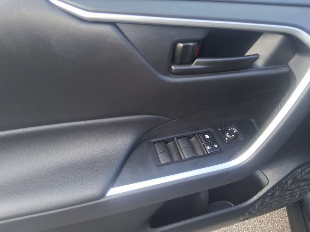 Used 2024 Toyota RAV4 LE AWD/4WD image 8