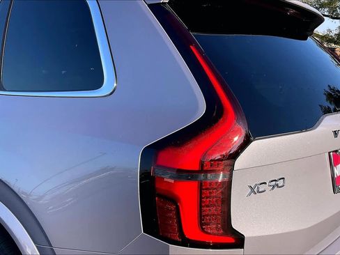 New 2026 Volvo XC90 B5 Plus image 25