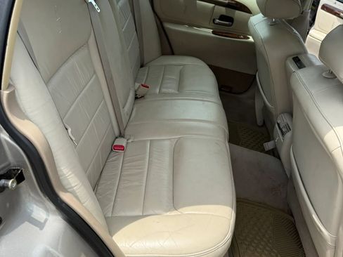 Used 2000 Lincoln Town Car Executive RWD image 17