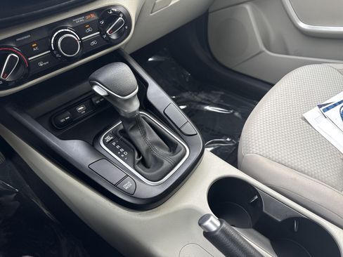 Used 2025 Kia Soul LX w/ LX Technology Package FWD image 26