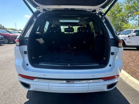 Used 2023 Jeep Grand Cherokee Overland w/ Luxury Tech Group IV AWD/4WD image 16