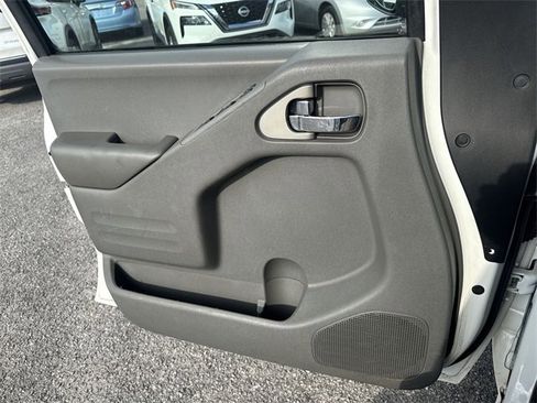 Used 2016 Nissan Frontier SV image 24