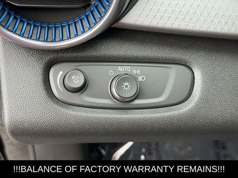 Used 2025 Chevrolet Trax LT FWD image 25