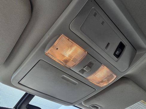 Used 2019 Nissan Titan SV w/ SV Convenience Package image 21