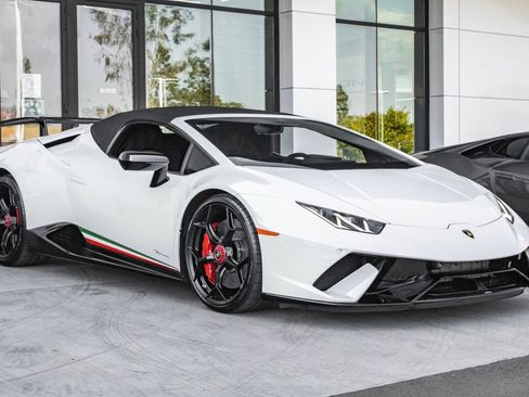 Used 2018 Lamborghini Huracan Performante image 17