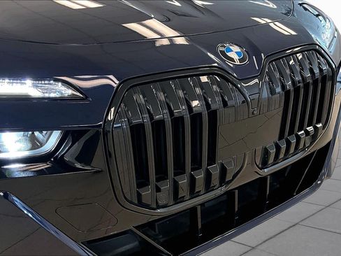 Used 2023 BMW 740i w/ Executive Package RWD image 28