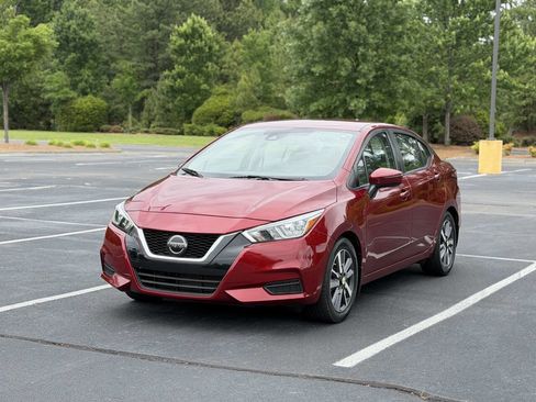 Used 2020 Nissan Versa SV FWD image 3