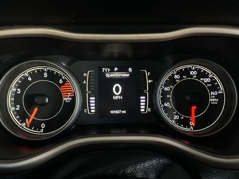 Used 2017 Jeep Cherokee Sport image 32