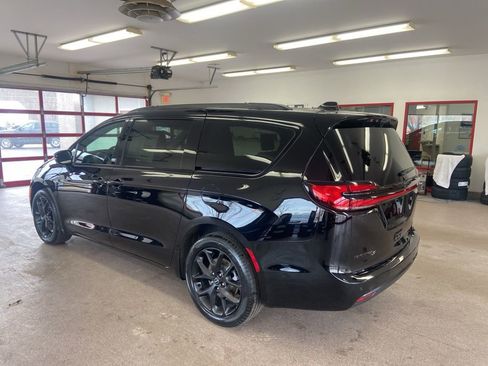 New 2026 Chrysler Pacifica Select image 10