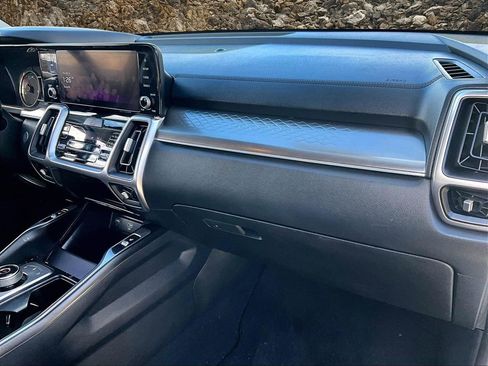 Used 2023 Kia Sorento EX image 15