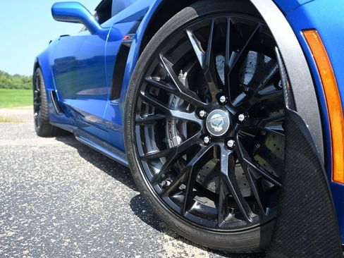 Used 2016 Chevrolet Corvette Z06 w/ 3LZ Preferred Equipment Group RWD image 4