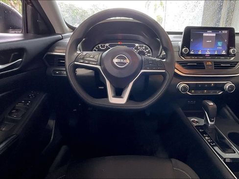 Used 2025 Nissan Altima 2.5 SV FWD image 5