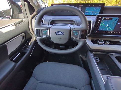 New 2025 Ford Expedition Active image 16