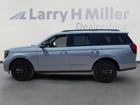 New 2026 Ford Expedition Platinum w/ Stealth Performance Package AWD/4WD image 2
