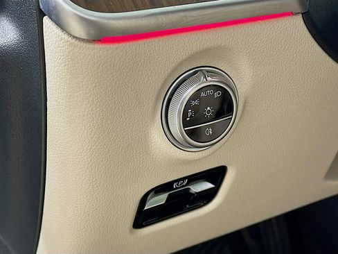 Certified 2023 Mercedes-Benz C 300 4MATIC Sedan image 10