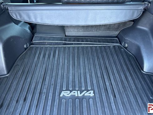 Used 2020 Toyota RAV4 XLE image 17