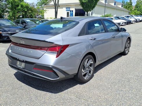 Used 2025 Hyundai Elantra Sport FWD image 5