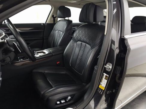 Used 2020 BMW 750i xDrive image 18