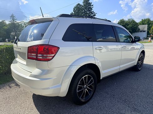 Used 2018 Dodge Journey SE w/ Connectivity Group FWD image 4