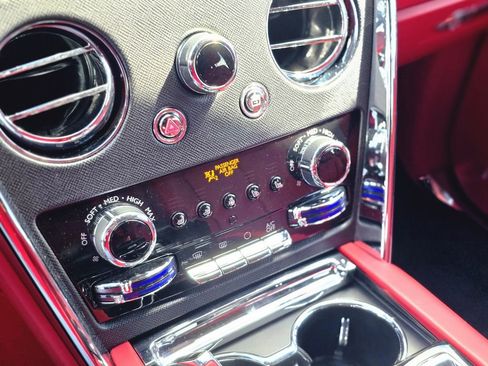 Used 2022 Rolls-Royce Cullinan image 28