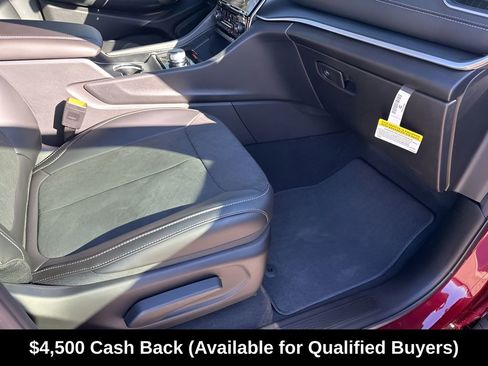 New 2025 Jeep Grand Cherokee L Altitude RWD image 19