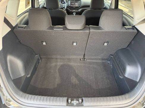 Used 2025 Kia Soul LX w/ LX Technology Package FWD image 30