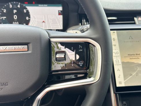 New 2025 Land Rover Discovery Sport Dynamic SE image 28