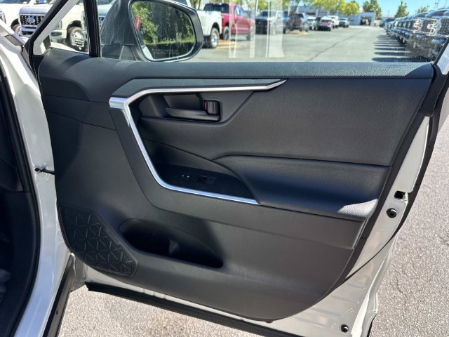 Used 2019 Toyota RAV4 LE AWD/4WD image 31