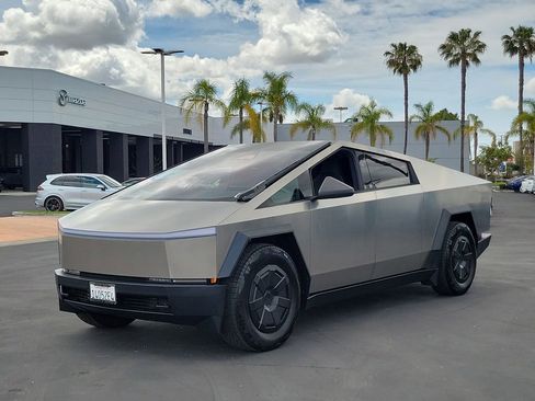 Used 2024 Tesla Cybertruck Cyberbeast AWD/4WD image 27