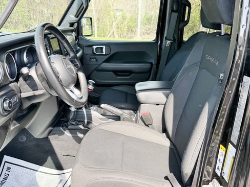 Used 2018 Jeep Wrangler Unlimited Sahara AWD/4WD image 10