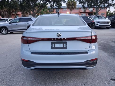 New 2026 Volkswagen Jetta SE FWD image 4